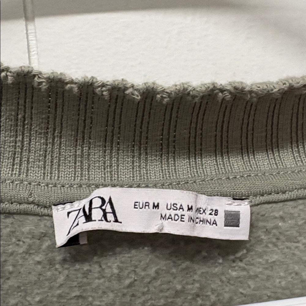 Zara Sleeveless V-Neck Sweater - Picture 3 of 3